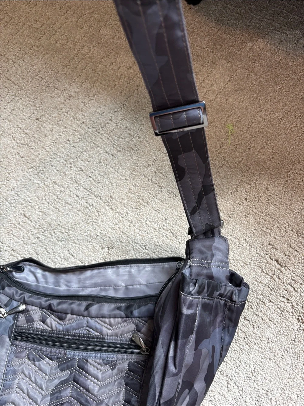 lug lightweight “boomerang”